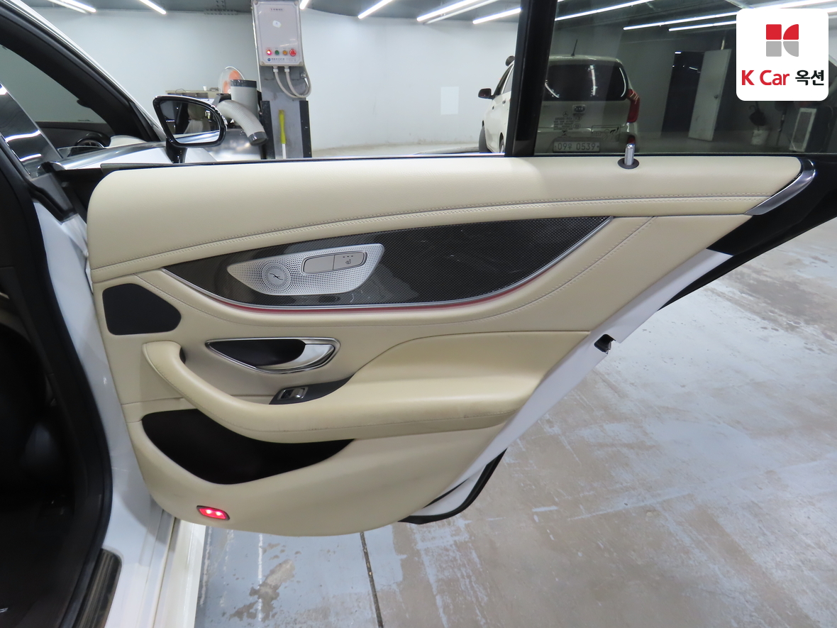 Mercedes-Benz CLS-Class - 30