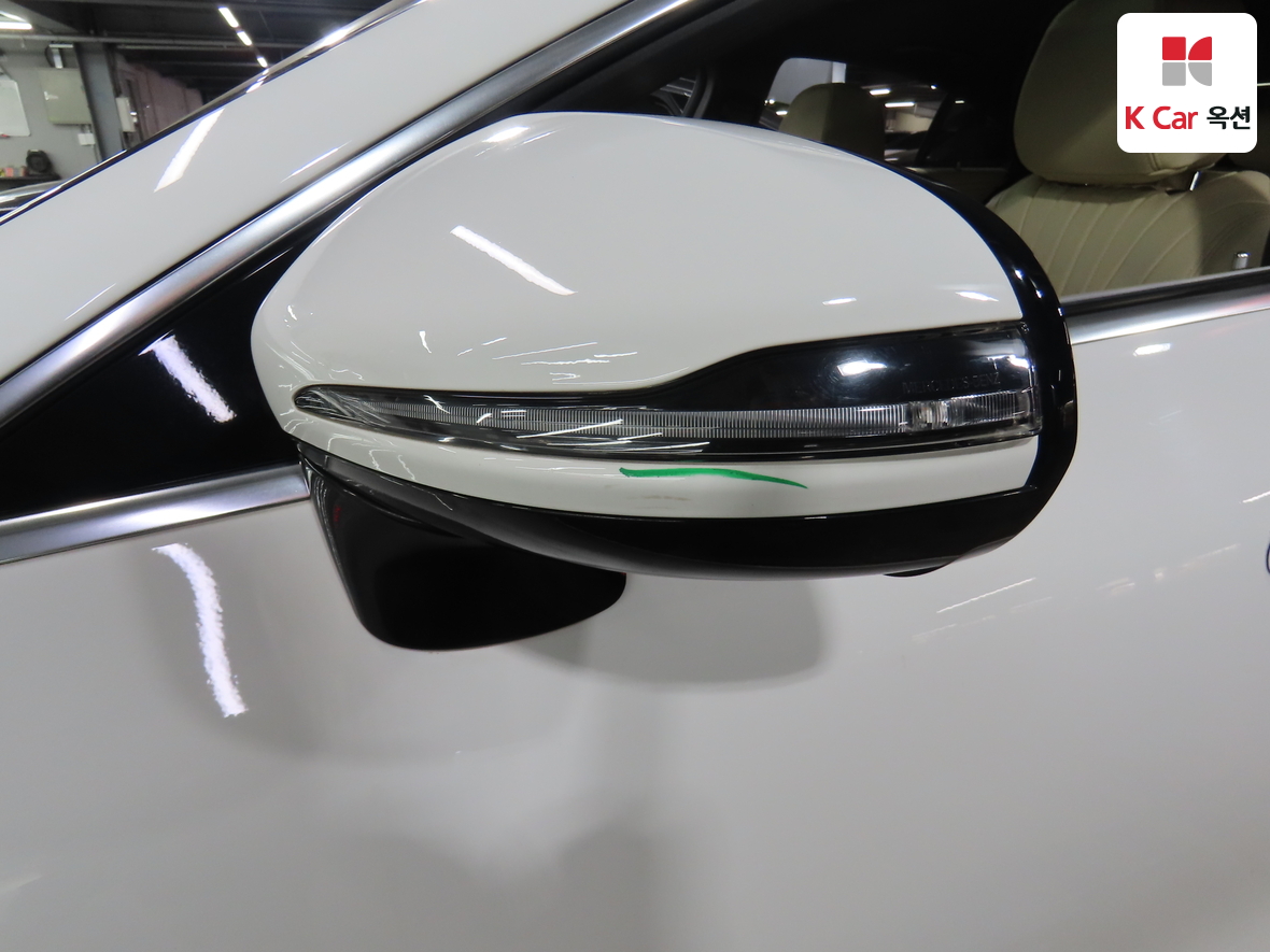 Mercedes-Benz CLS-Class - 39