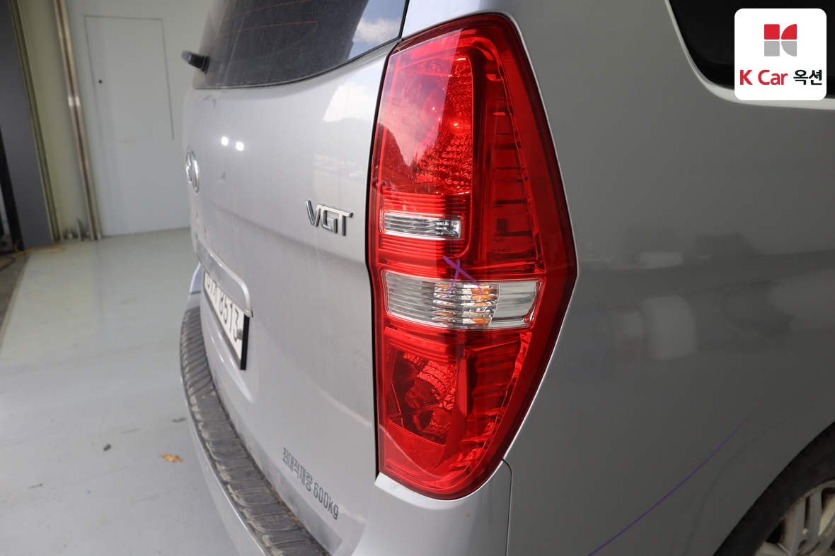 Hyundai Grand Starex - 39