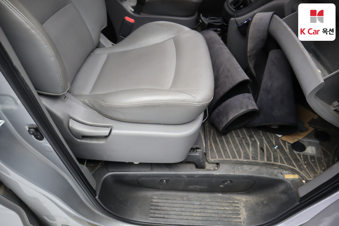 Hyundai Grand Starex - 26
