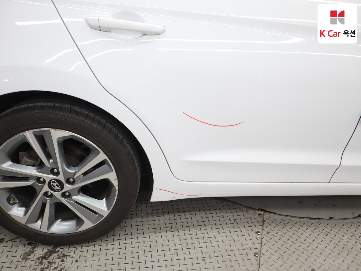 Hyundai Elantra 2018 - Image 37