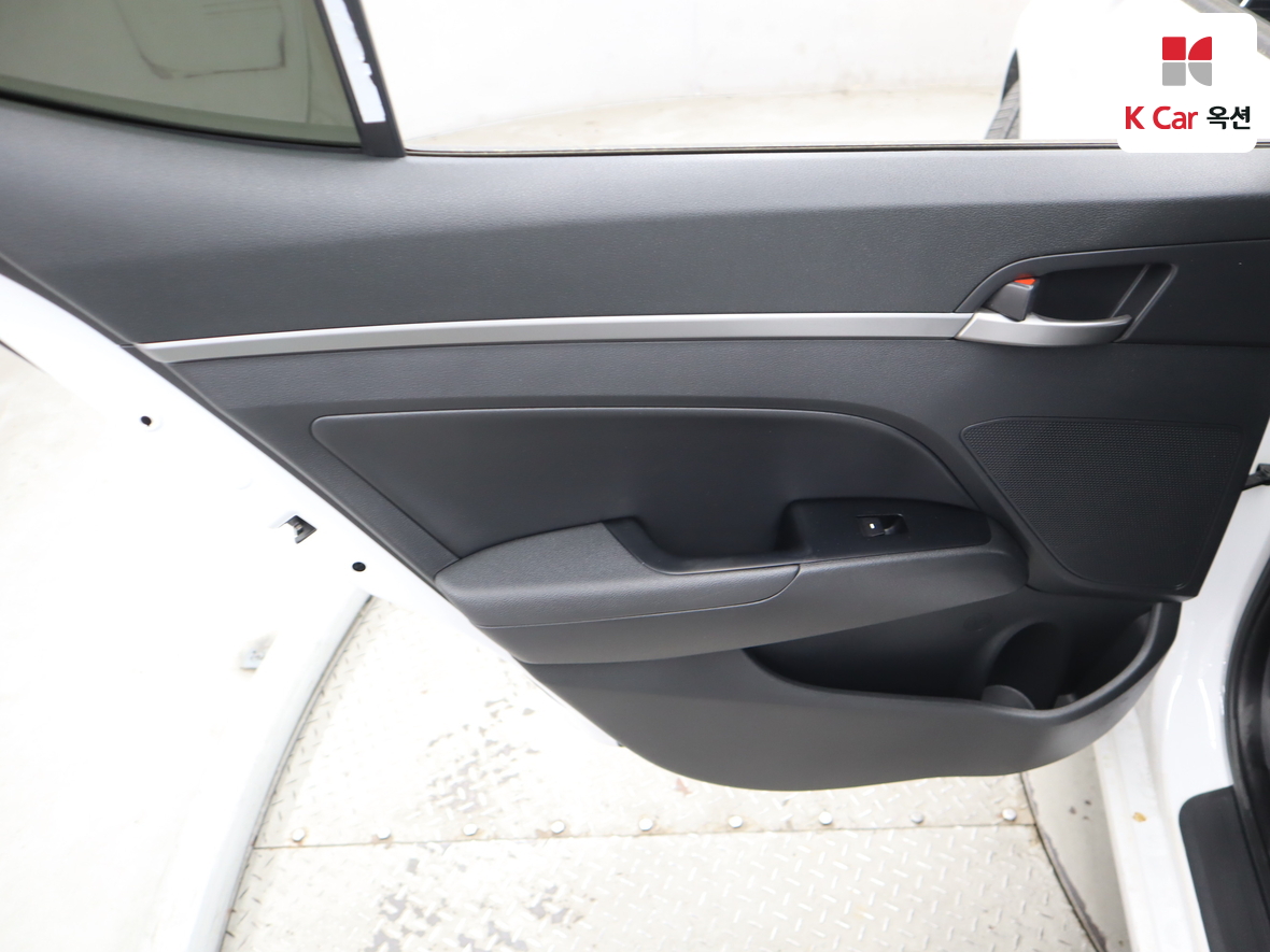 Hyundai Elantra 2018 - Image 21