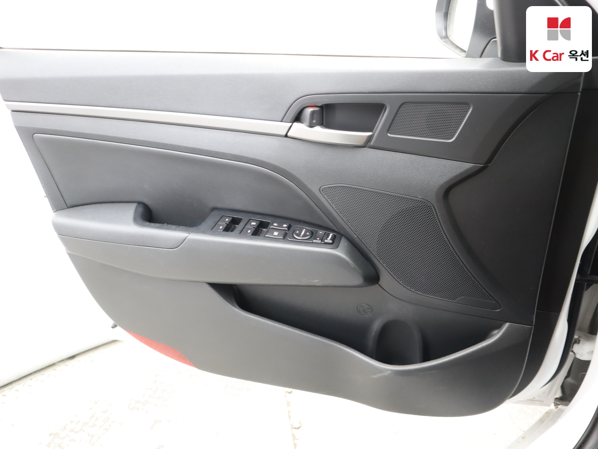Hyundai Elantra 2018 - Image 8