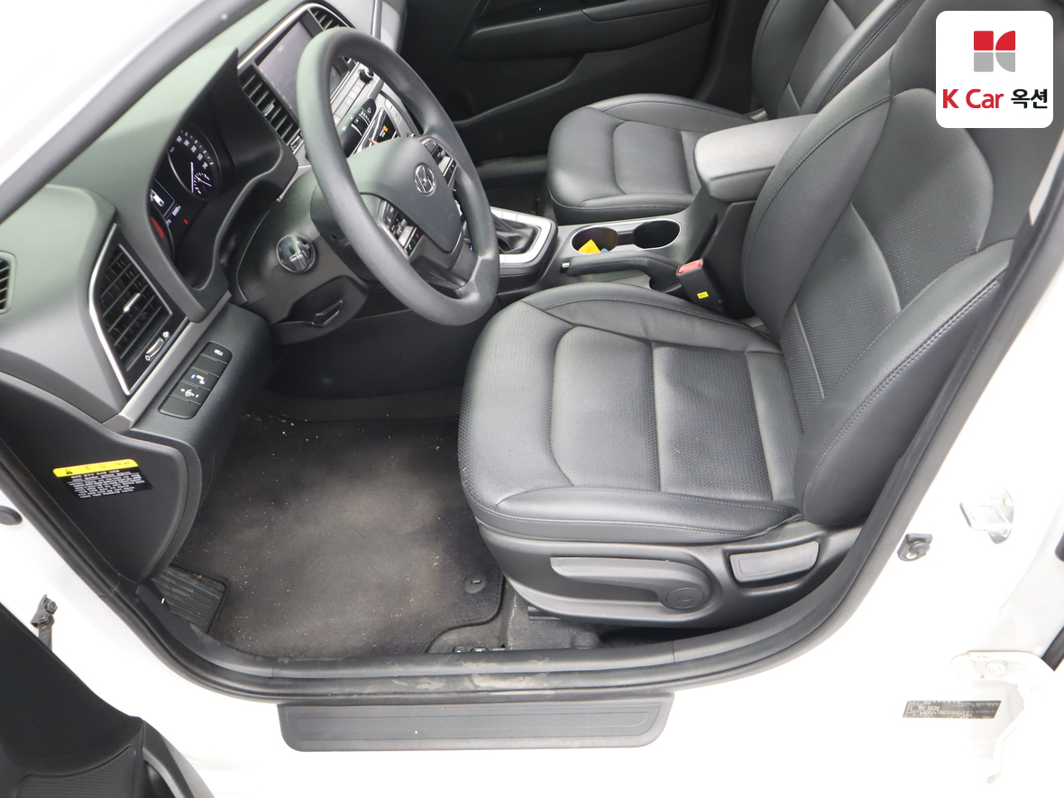 Hyundai Elantra 2018 - Image 18