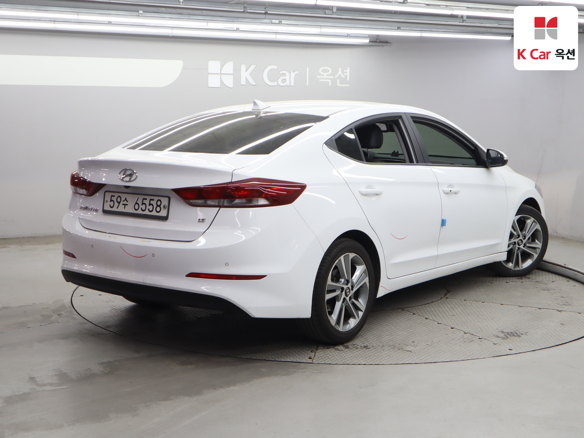 Hyundai Elantra 2018 - Image 2