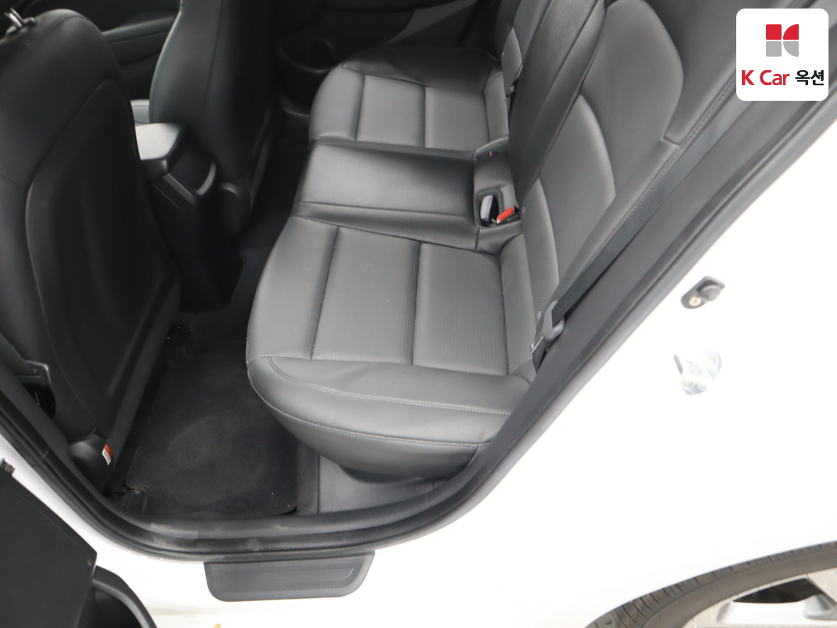 Hyundai Elantra 2018 - Image 22