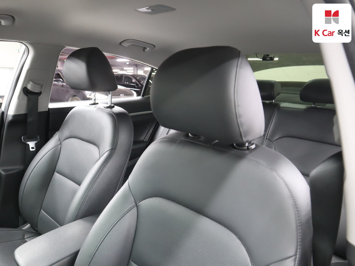 Hyundai Elantra 2018 - Image 19
