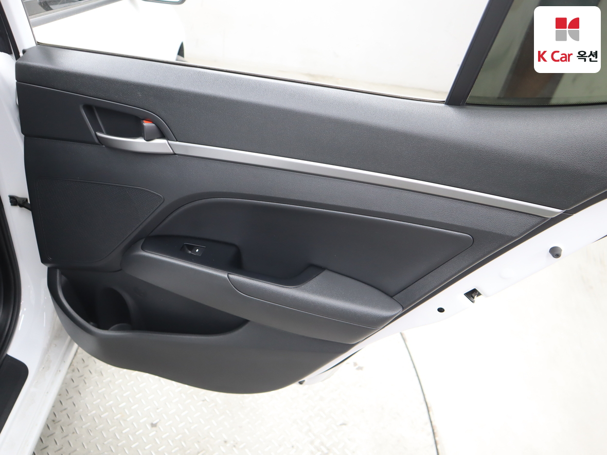 Hyundai Elantra 2018 - Image 25