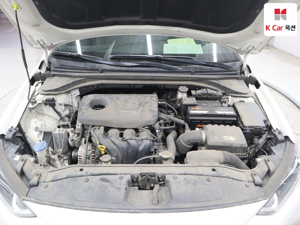 Hyundai Elantra 2018 - Image 31
