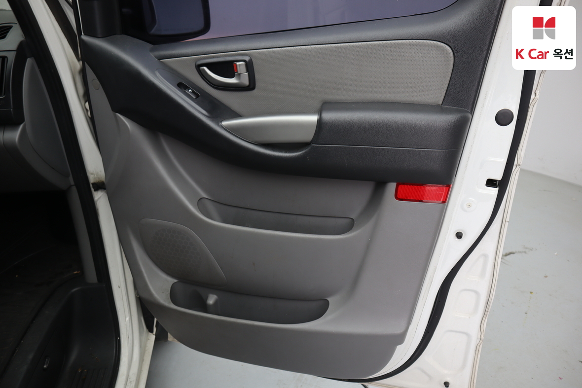 Hyundai Grand Starex - 26