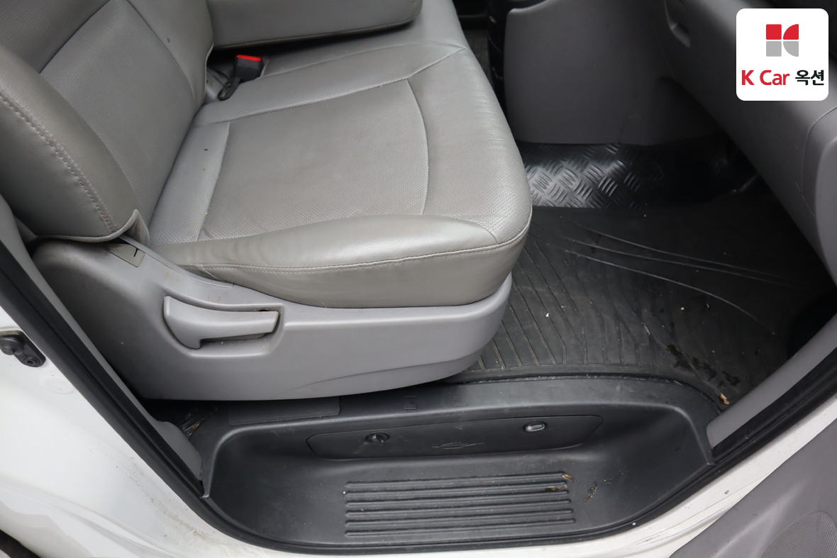Hyundai Grand Starex - 27