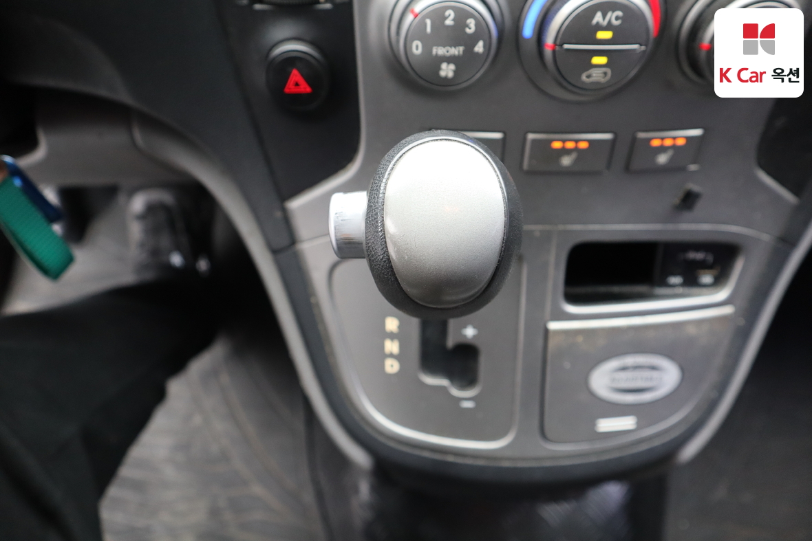 Hyundai Grand Starex - 16