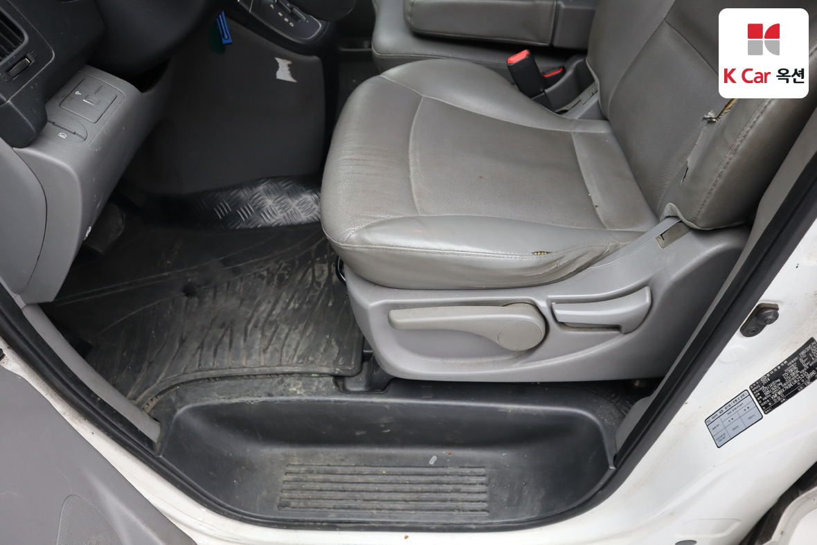 Hyundai Grand Starex - 19
