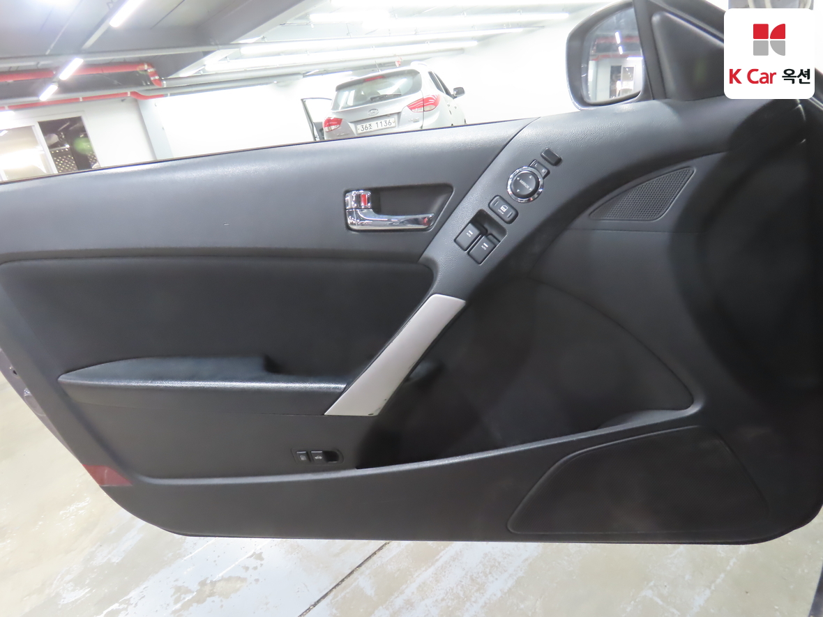 Hyundai Genesis 2010 - Image 8