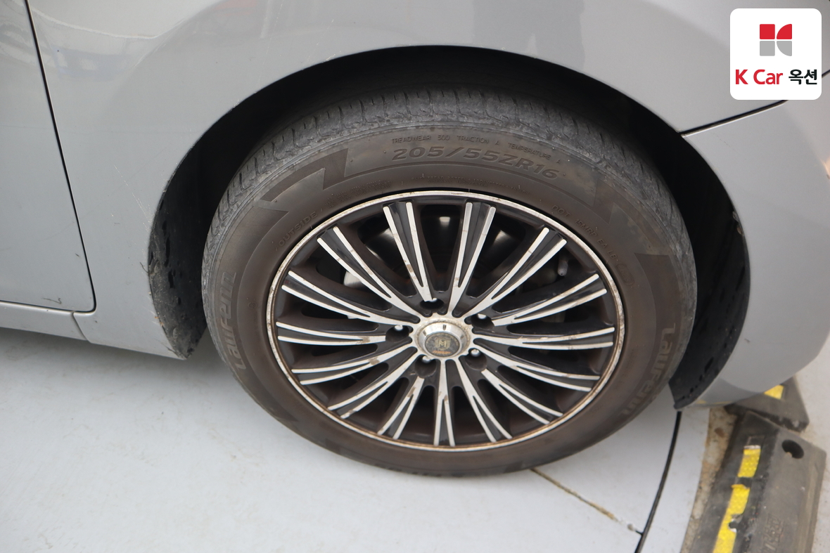 Hyundai Elantra - 29