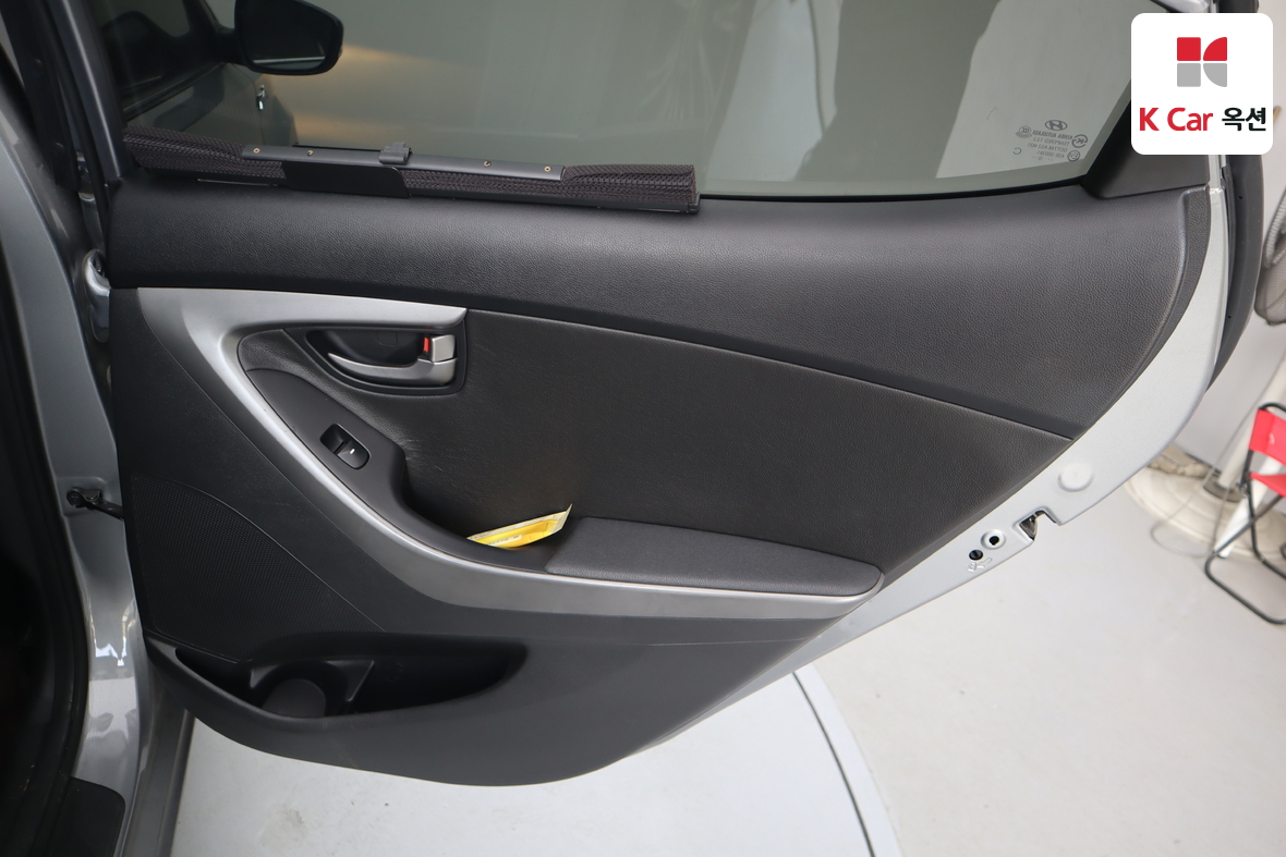 Hyundai Elantra - 24