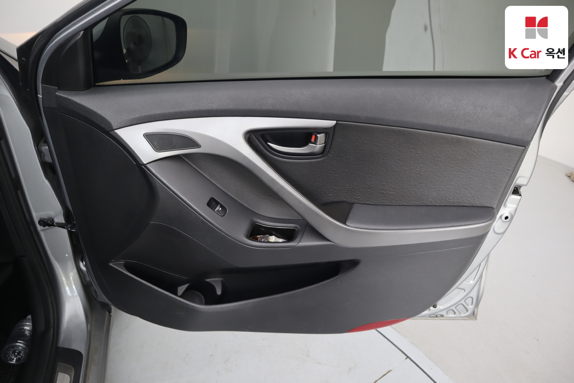 Hyundai Elantra - 26