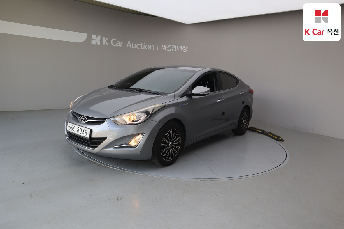 Hyundai Elantra - 1