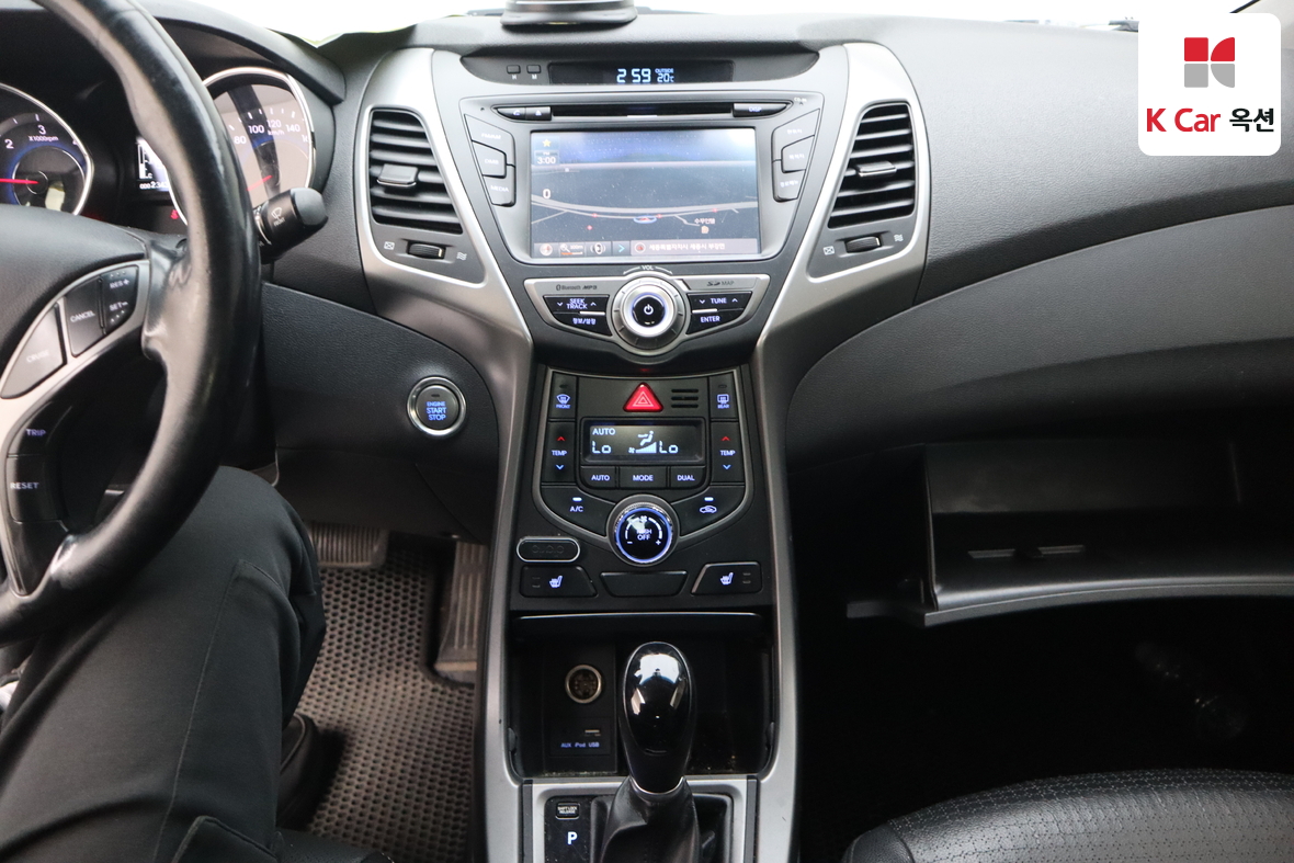 Hyundai Elantra - 6