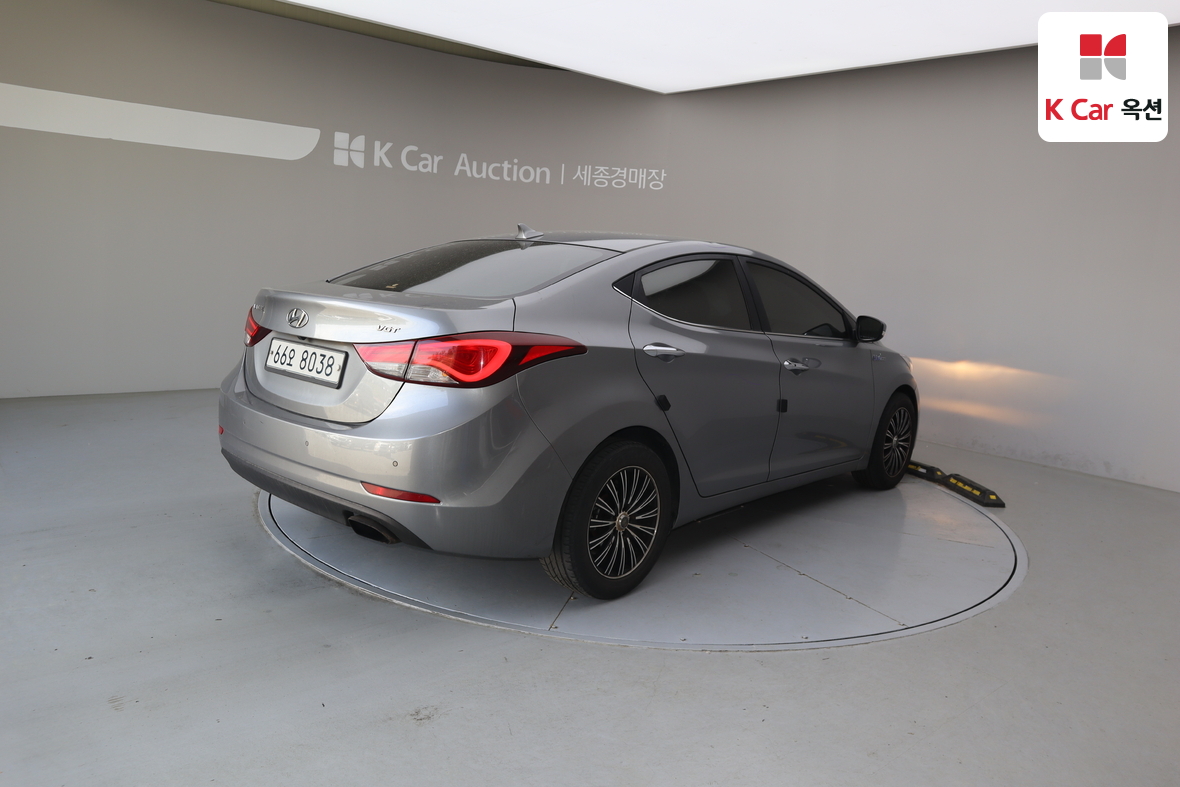 Hyundai Elantra - 2