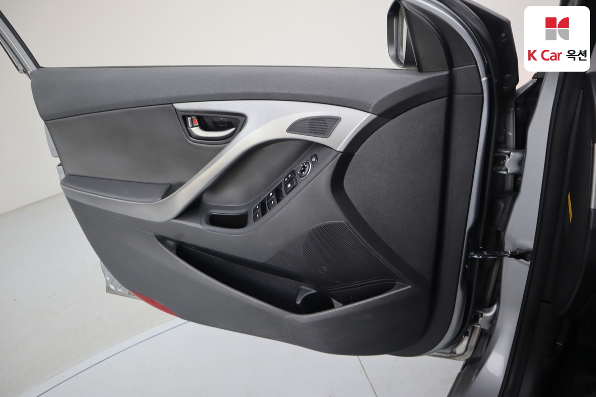 Hyundai Elantra - 8