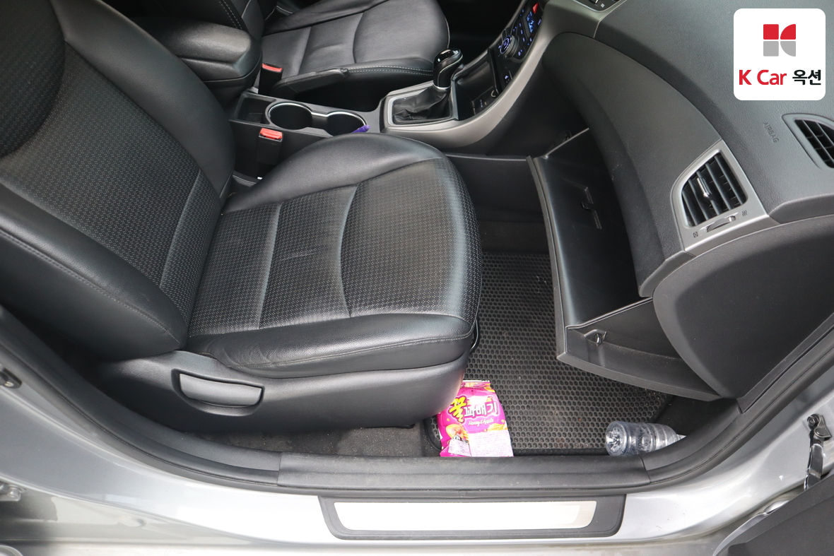Hyundai Elantra - 27