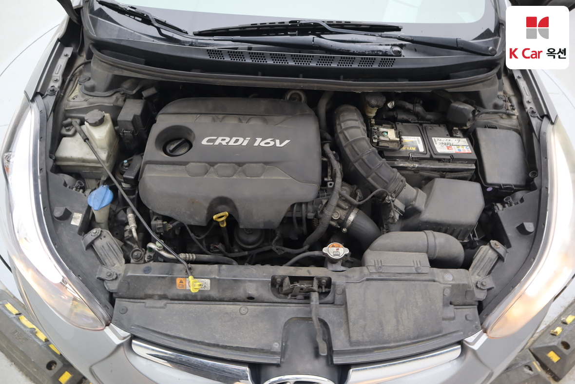 Hyundai Elantra - 31