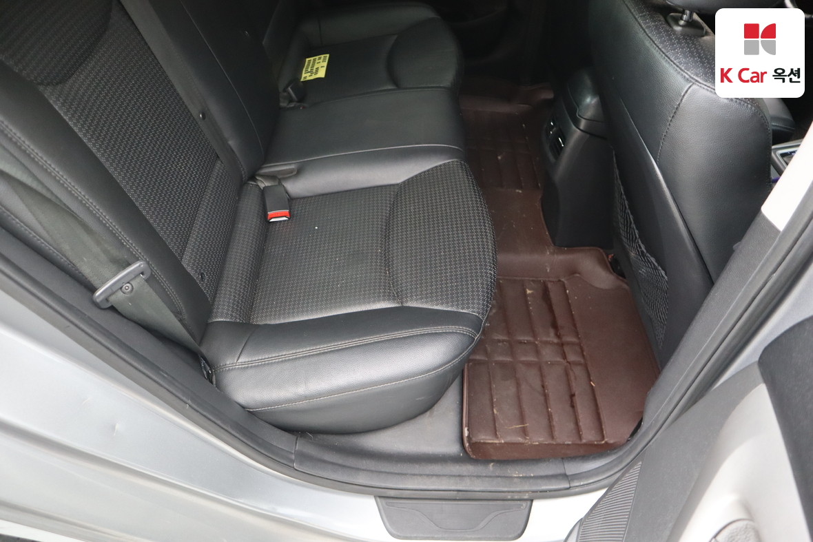 Hyundai Elantra - 25