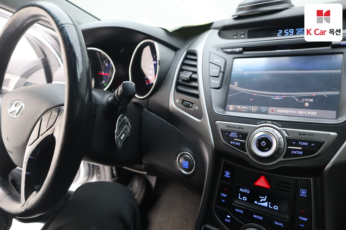 Hyundai Elantra - 11