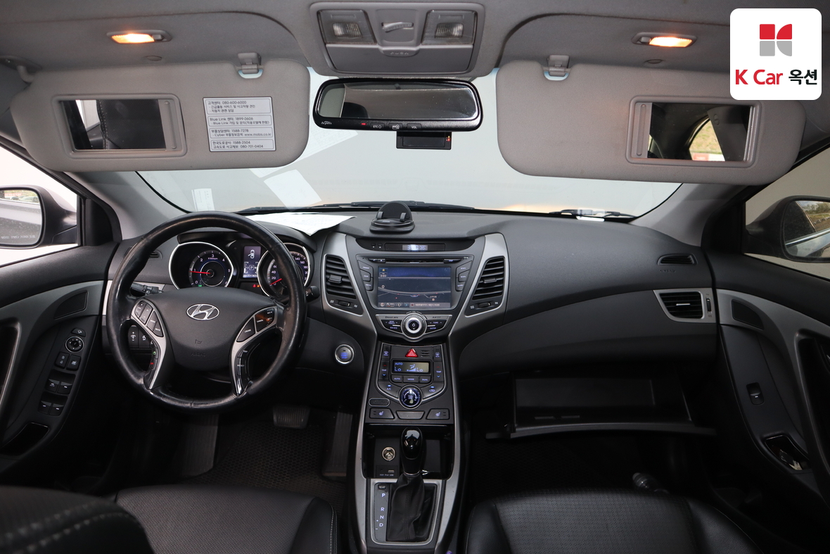 Hyundai Elantra - 3