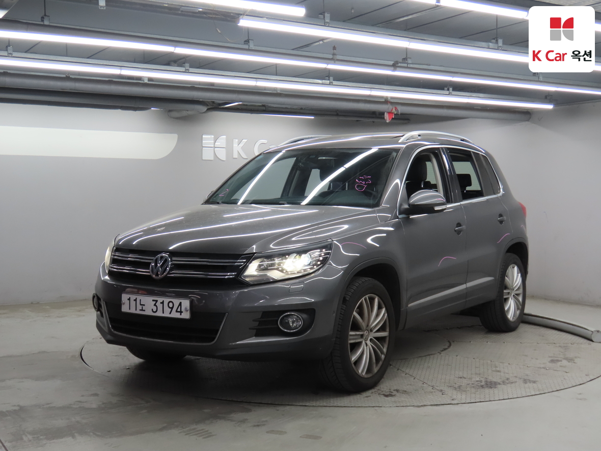 Volkswagen Tiguan - 1