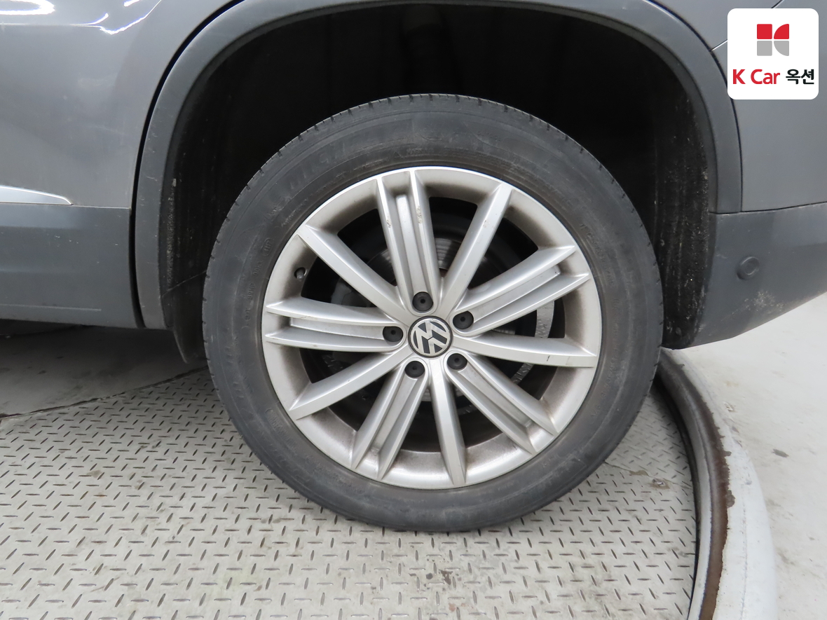 Volkswagen Tiguan - 52