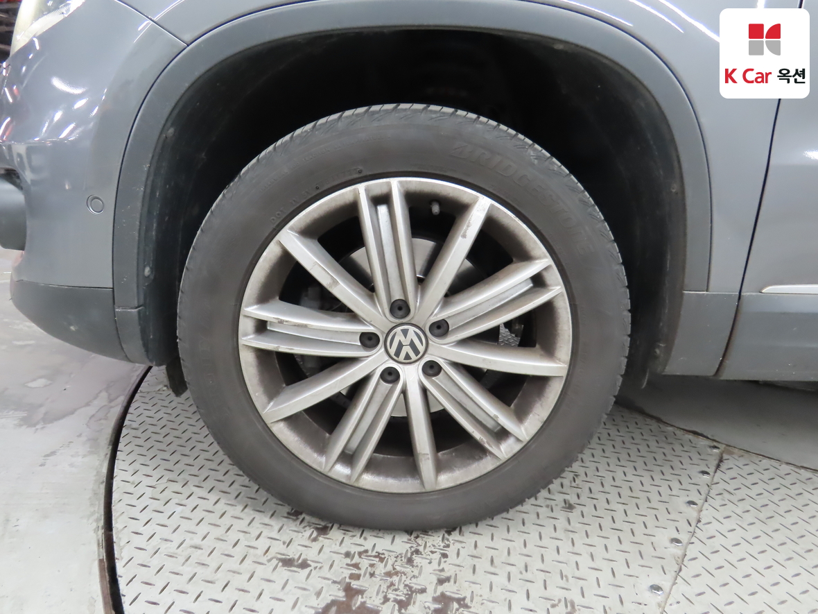 Volkswagen Tiguan - 51
