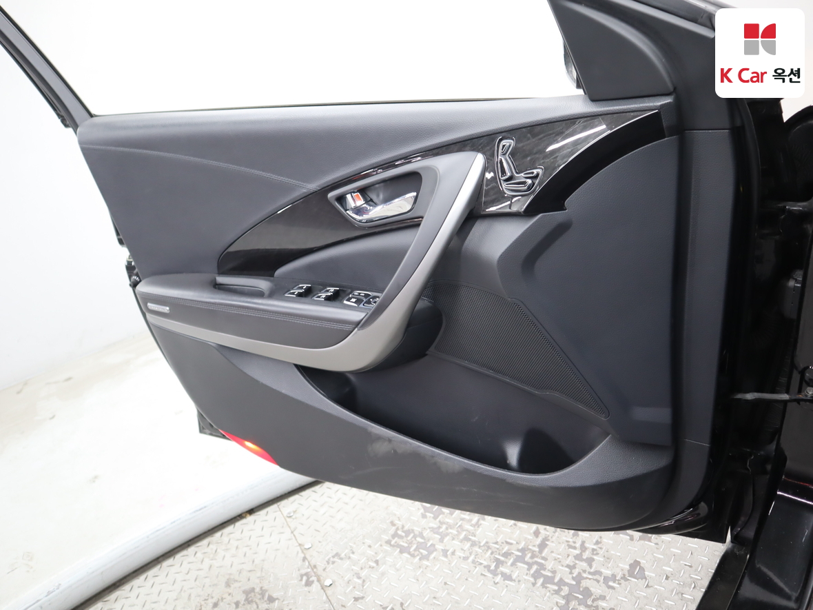 Hyundai AZERA 2016 - Image 8