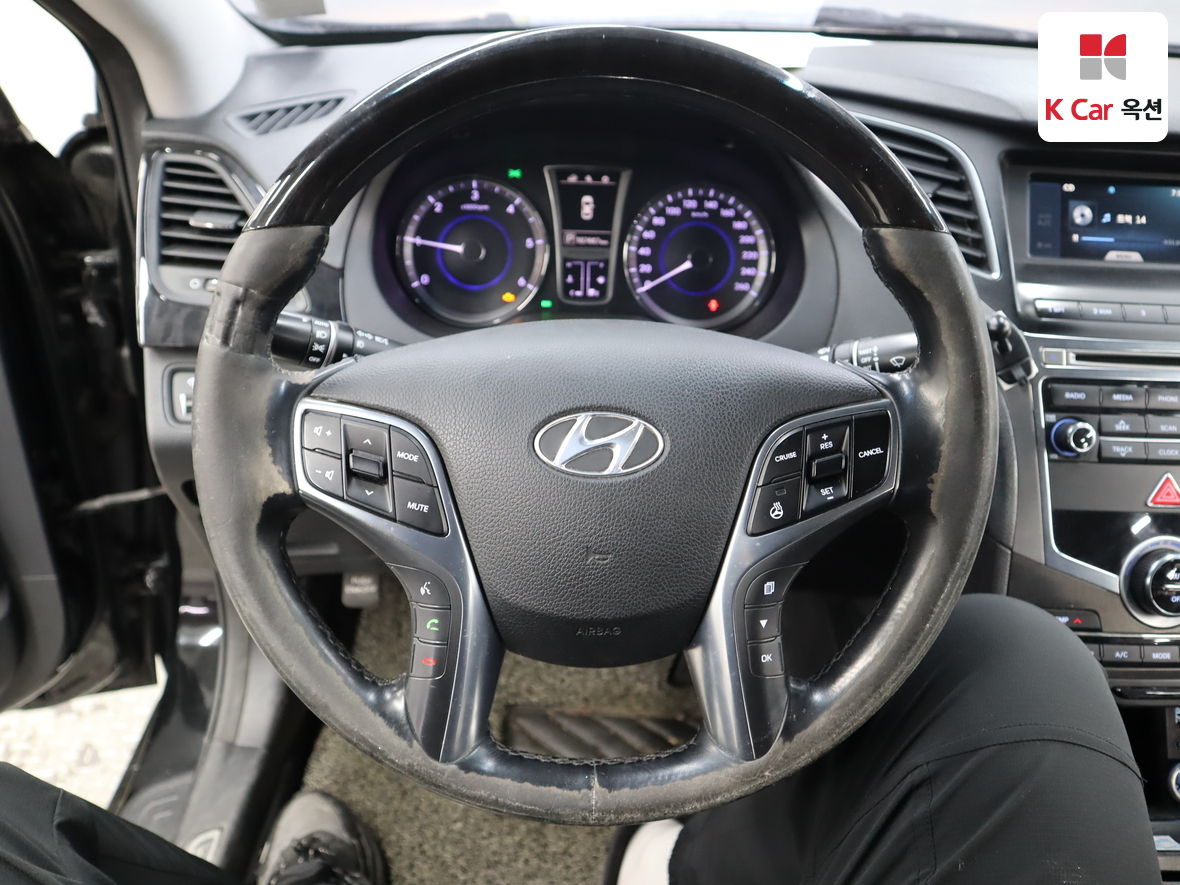 Hyundai AZERA 2016 - Image 10