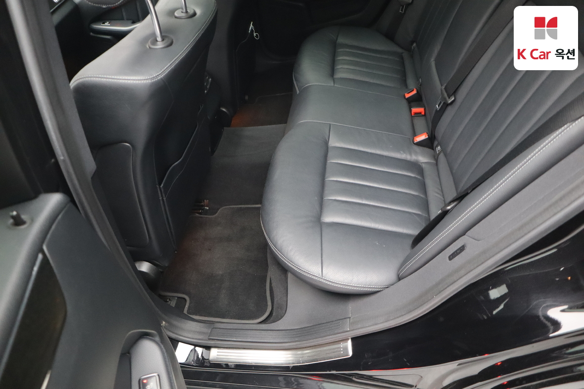 Mercedes-Benz E-Class - 24