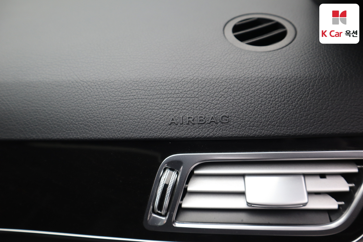 Mercedes-Benz E-Class - 33