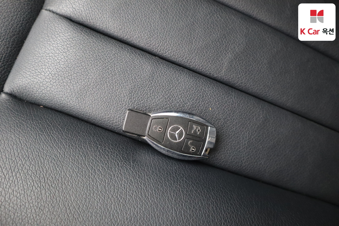 Mercedes-Benz E-Class - 19