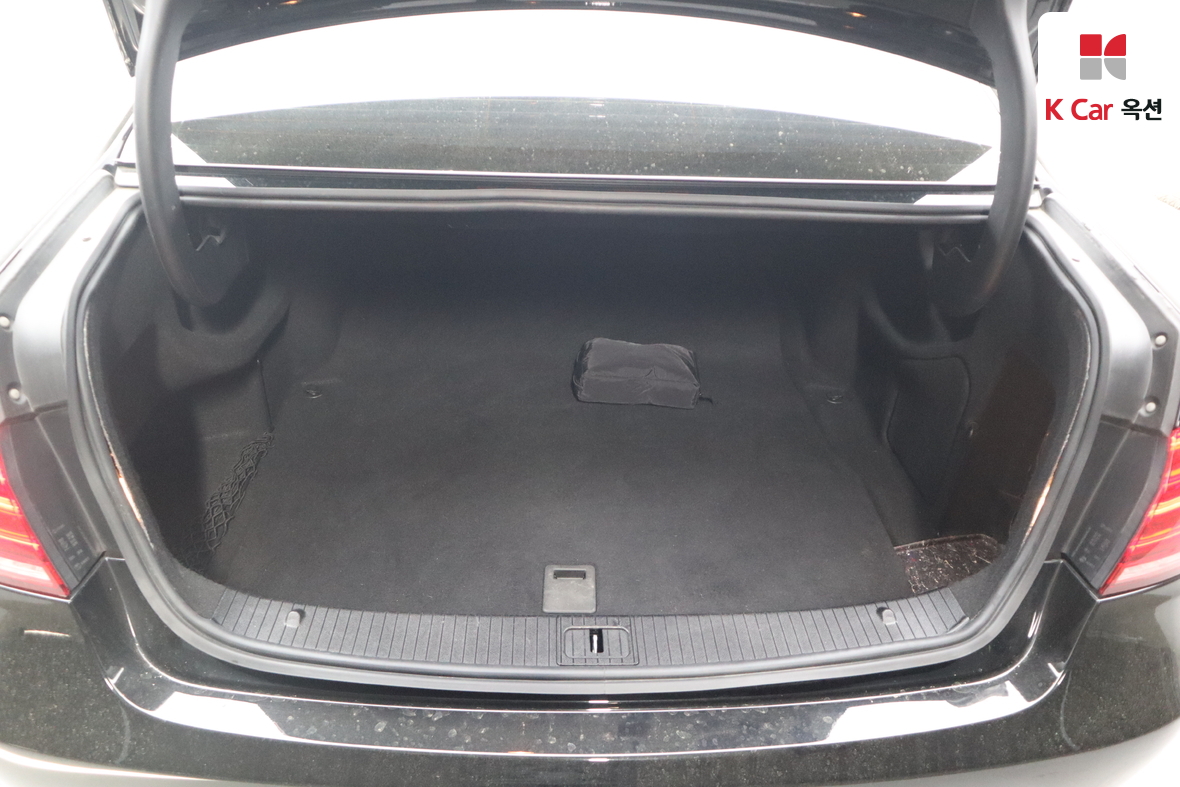 Mercedes-Benz E-Class - 28