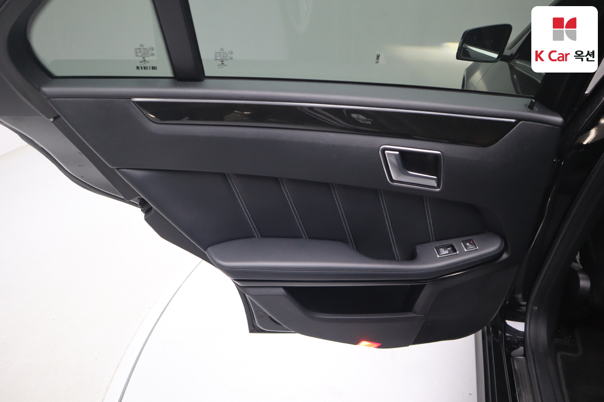 Mercedes-Benz E-Class - 23