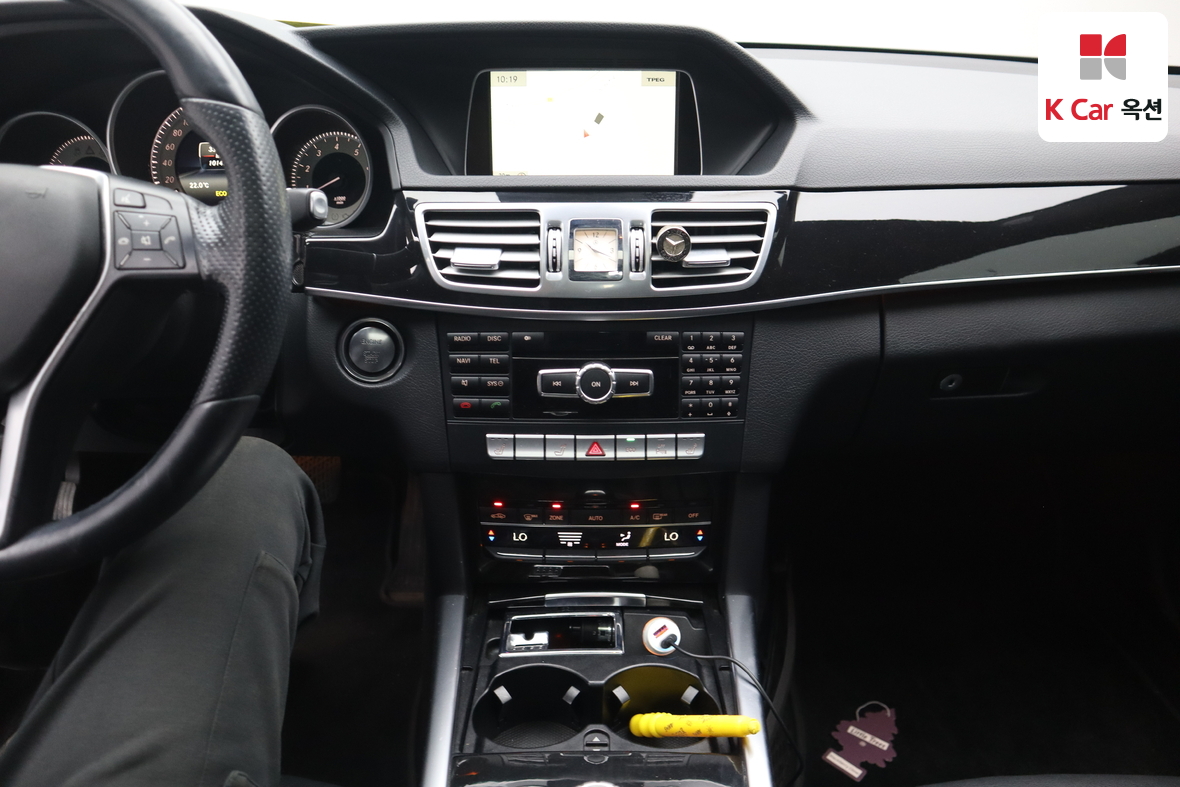 Mercedes-Benz E-Class - 6