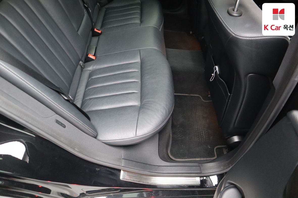 Mercedes-Benz E-Class - 30