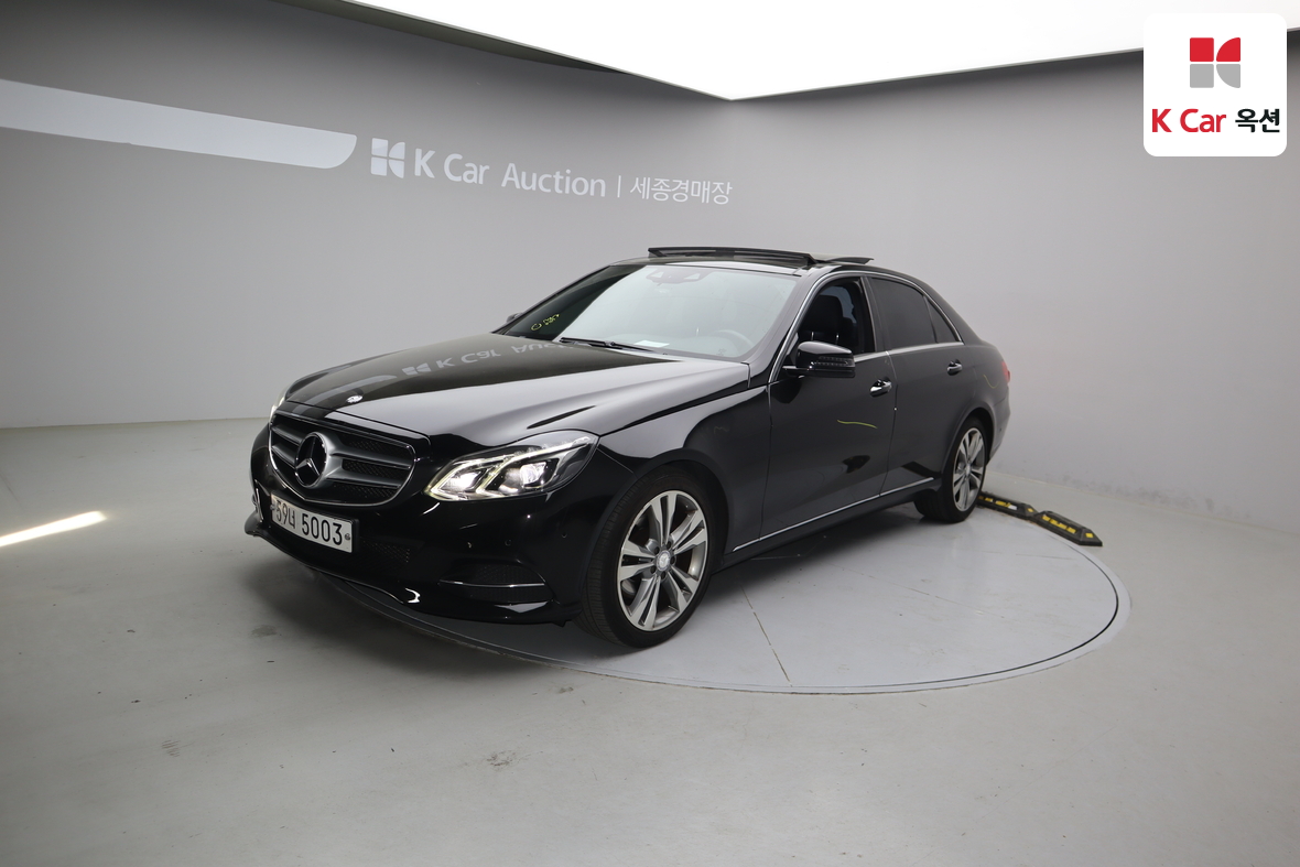 Mercedes-Benz E-Class - 1