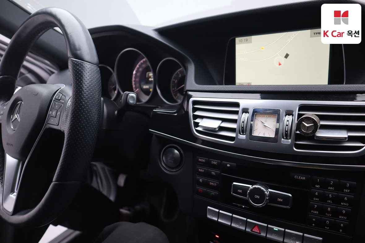 Mercedes-Benz E-Class - 11