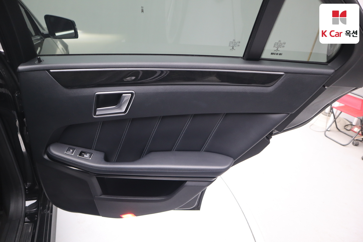 Mercedes-Benz E-Class - 29