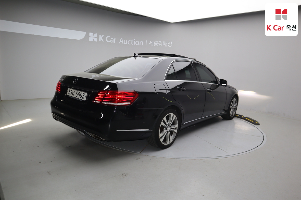 Mercedes-Benz E-Class - 2