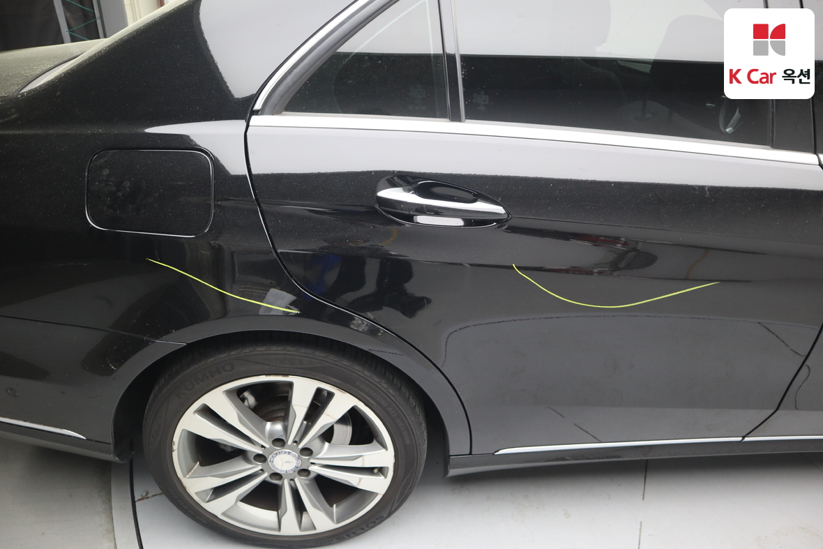 Mercedes-Benz E-Class - 37
