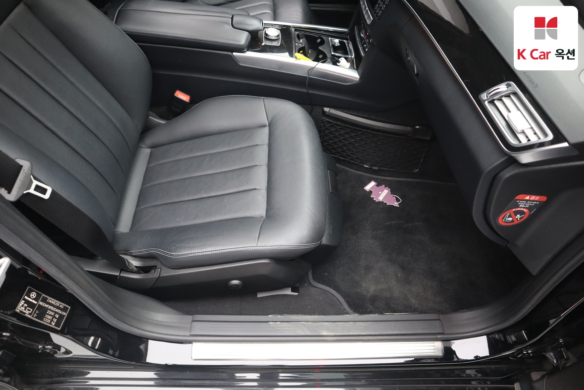 Mercedes-Benz E-Class - 32