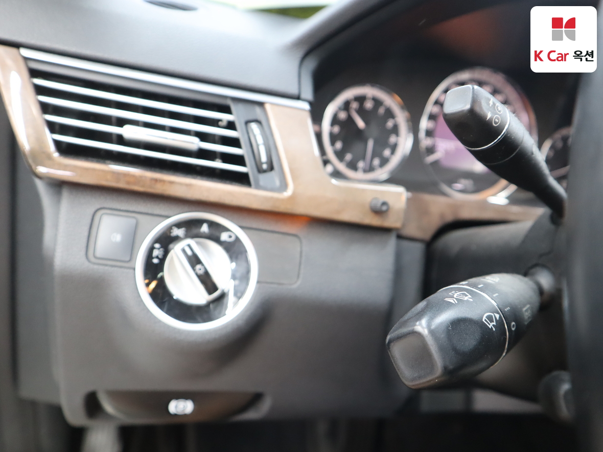 Mercedes-Benz E-Class - 9
