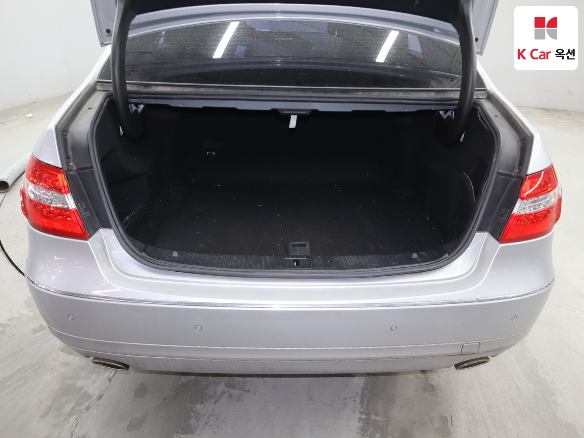 Mercedes-Benz E-Class - 26